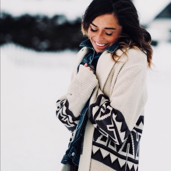 Hi! I’m Taylor :) 🎀 TopRated Seller❣️ - Picture 6 of 7